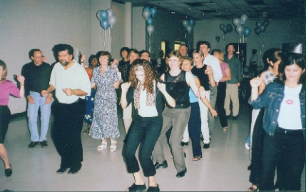 2000dance2.jpg (101371 bytes)